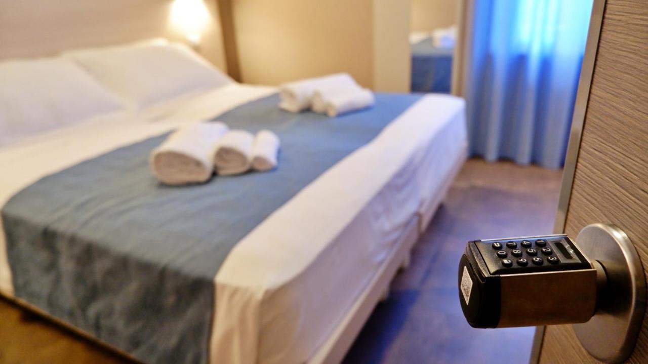 Pianomare Riviera Apartments And Rooms Imperia Dış mekan fotoğraf
